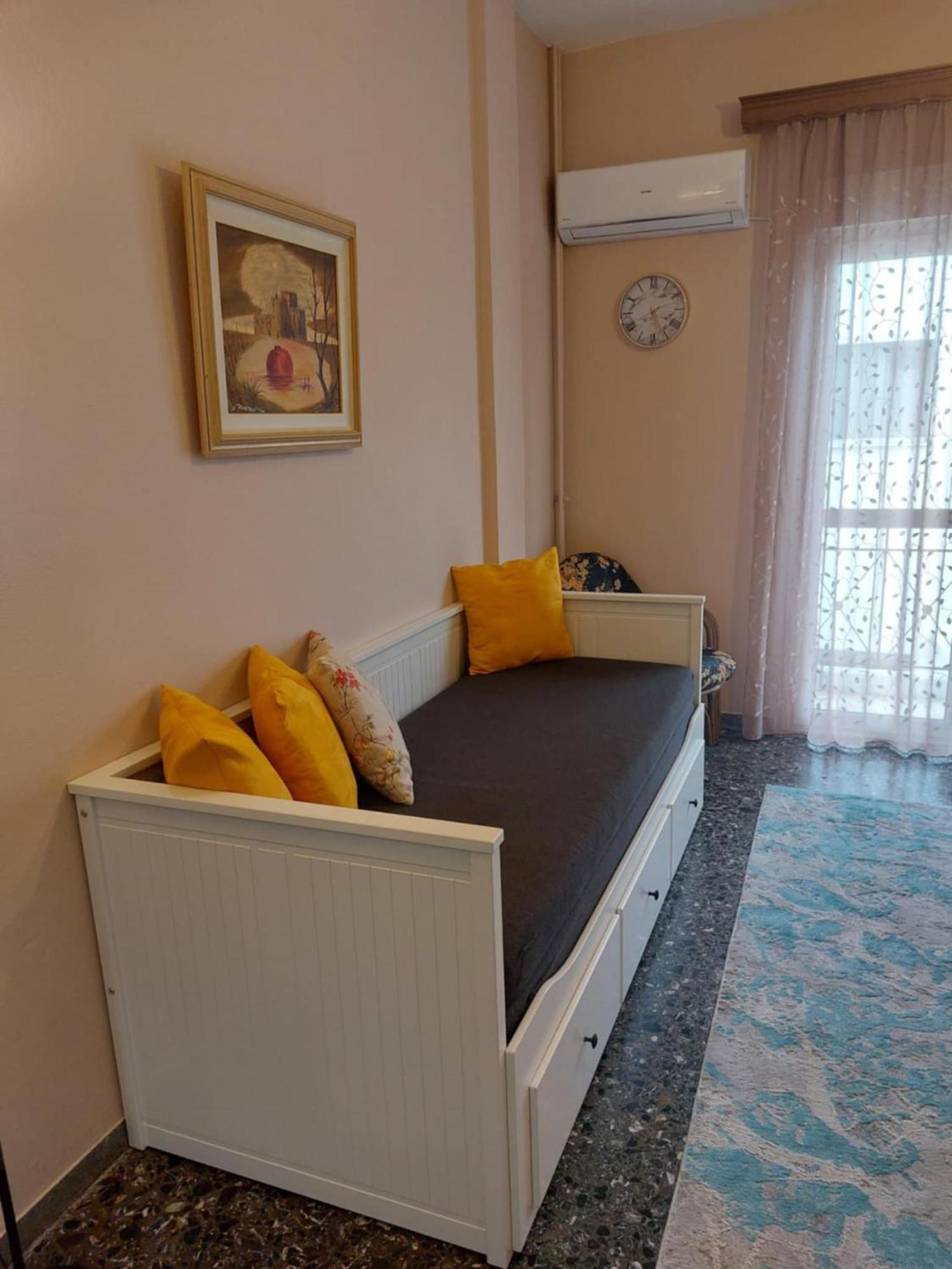Crystal Home Near Airport Ártemida Kültér fotó